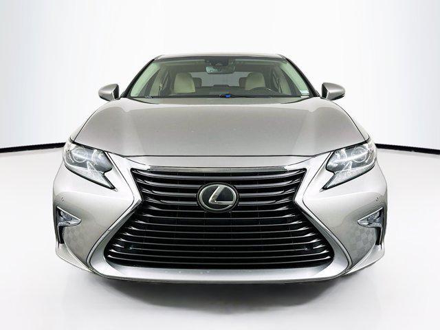 Photo of 2017 Atomic Silver Lexus ES 350