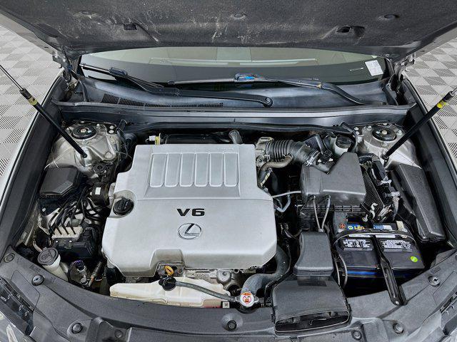 Photo of 2017 Atomic Silver Lexus ES 350