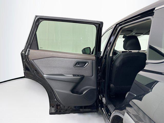 Photo of 2023 Super Black Nissan Rogue