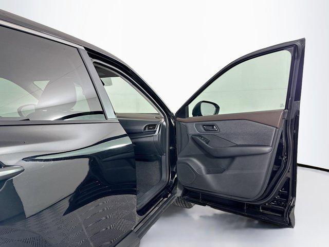 Photo of 2023 Super Black Nissan Rogue