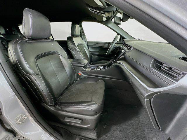 Photo of 2024 Silver Zynith Jeep Grand Cherokee L