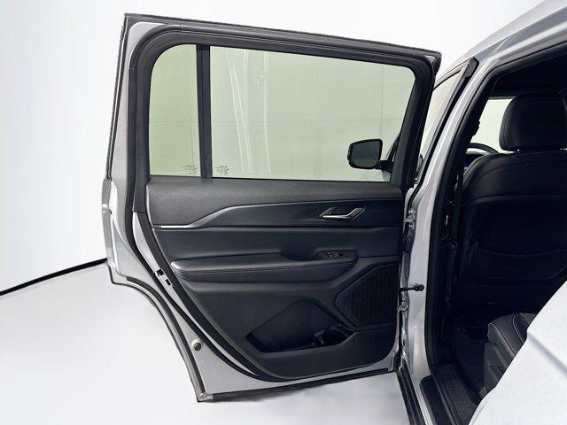 Photo of 2024 Silver Zynith Jeep Grand Cherokee L