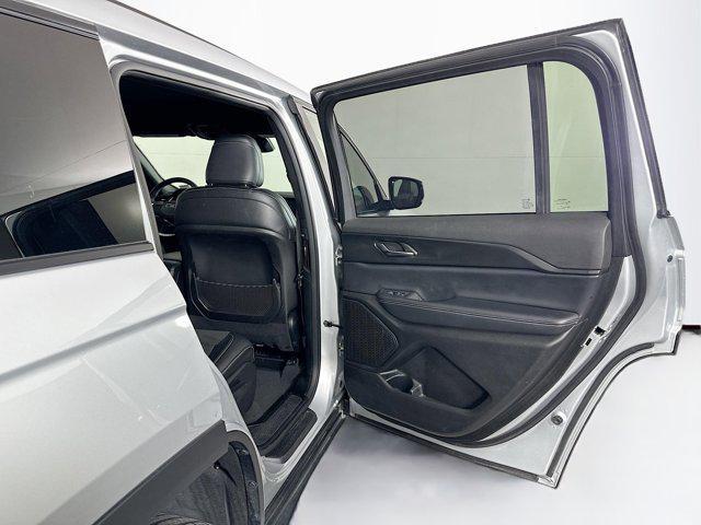 Photo of 2024 Silver Zynith Jeep Grand Cherokee L