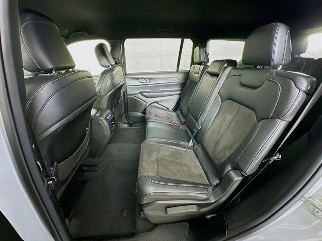 Photo of 2024 Silver Zynith Jeep Grand Cherokee L