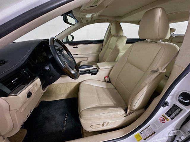 Photo of 2013 Starfire Pearl Lexus ES 350