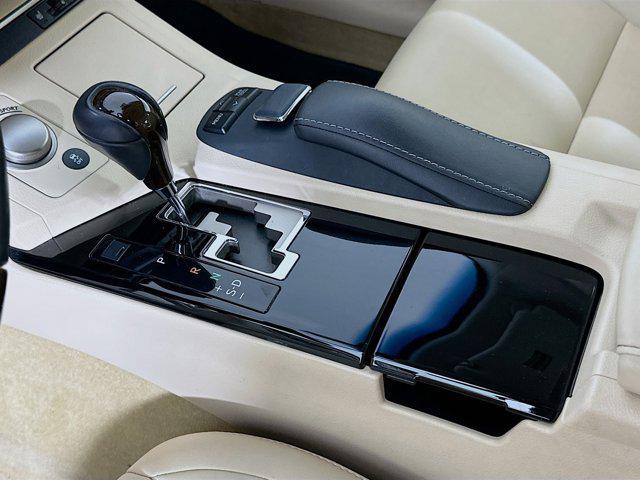Photo of 2013 Starfire Pearl Lexus ES 350