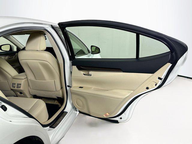 Photo of 2013 Starfire Pearl Lexus ES 350