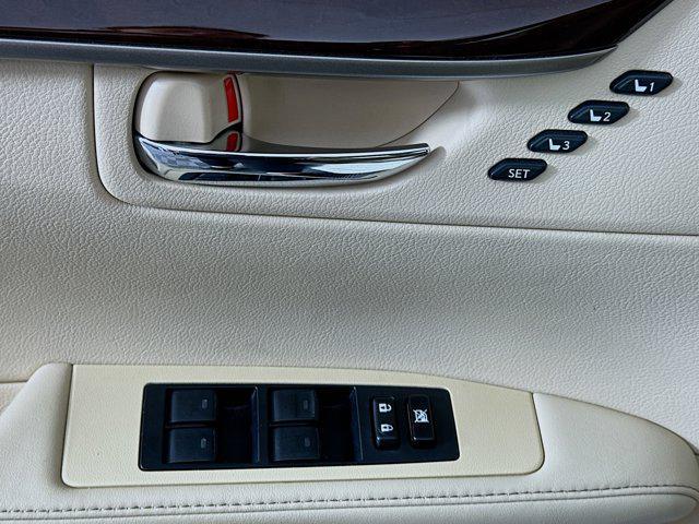Photo of 2013 Starfire Pearl Lexus ES 350