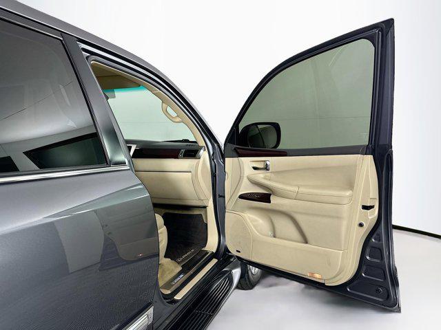 Photo of 2013 Nebula Gray Pearl Lexus LX 570