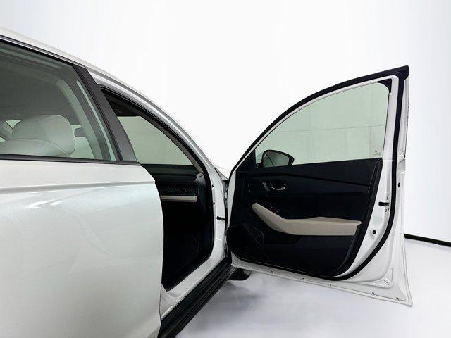 Photo of 2024 Platinum White Pearl Honda Accord