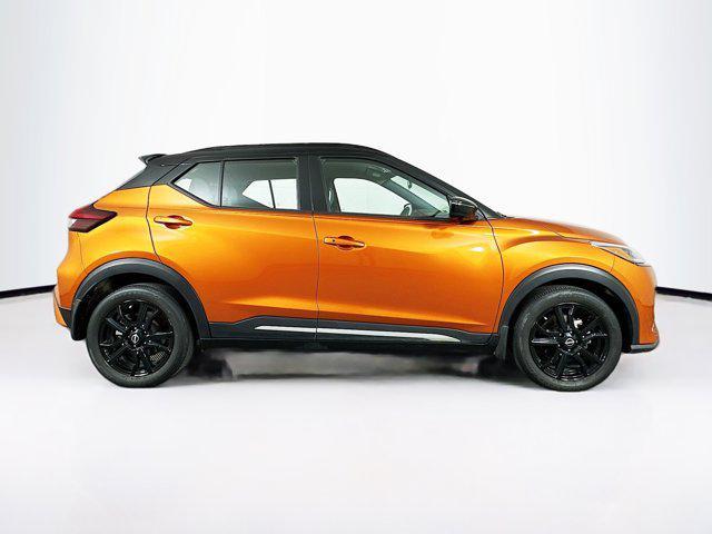 Photo of 2023 Monarch Orange Metallic/Super Black Nissan Kicks
