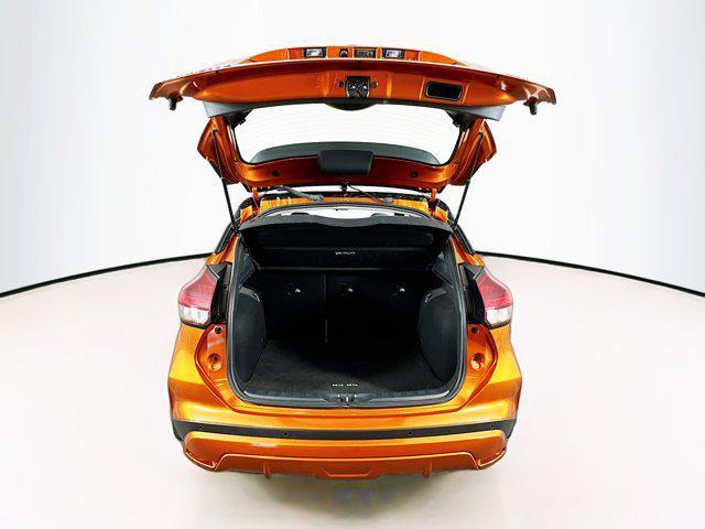 Photo of 2023 Monarch Orange Metallic/Super Black Nissan Kicks