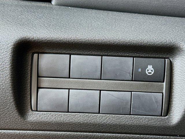 Photo of 2023 Monarch Orange Metallic/Super Black Nissan Kicks