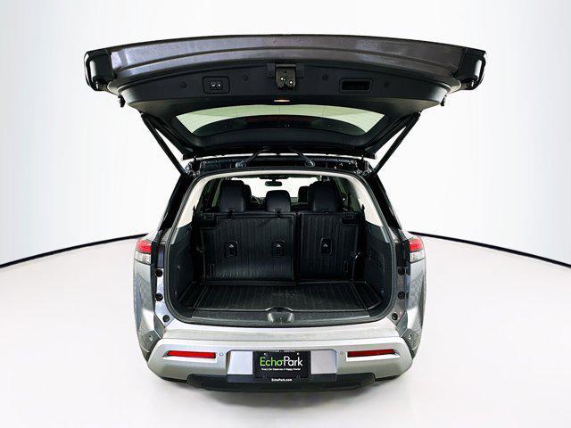 Photo of 2022 Gun Metallic/Super Black Nissan Pathfinder