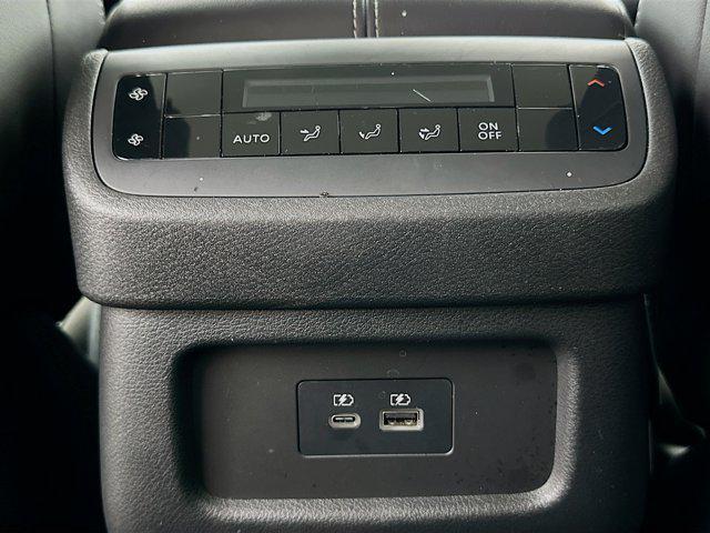 Photo of 2022 Gun Metallic/Super Black Nissan Pathfinder