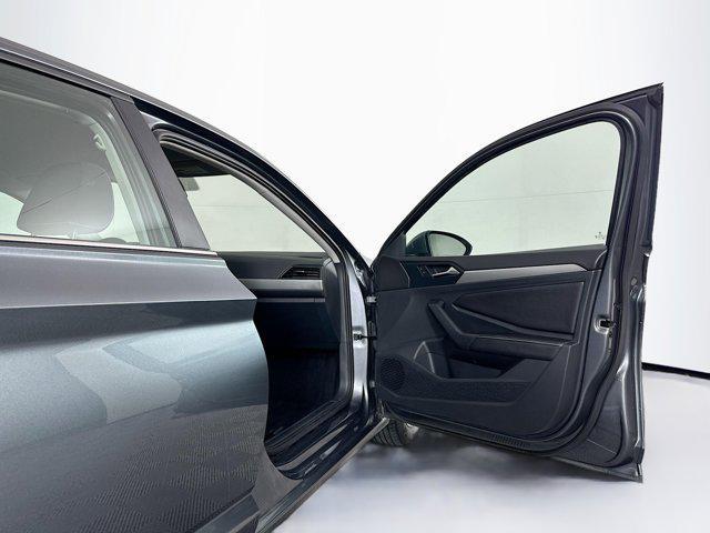 Photo of 2024 Platinum Gray Metallic Volkswagen Jetta