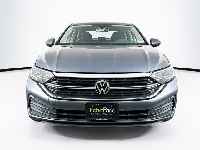 Photo of 2024 Platinum Gray Metallic Volkswagen Jetta