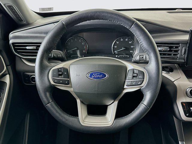 Photo of 2023 Iconic Silver Metallic Ford Explorer