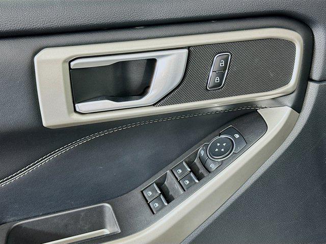 Photo of 2023 Iconic Silver Metallic Ford Explorer