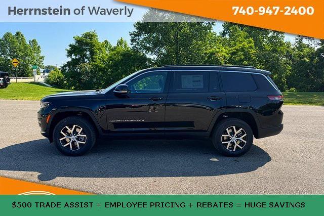 Photo of 2025 Diamond Black Crystal Pearlcoat Jeep Grand Cherokee L