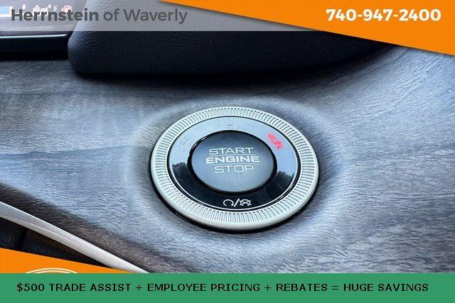 Photo of 2025 Diamond Black Crystal Pearlcoat Jeep Grand Cherokee L