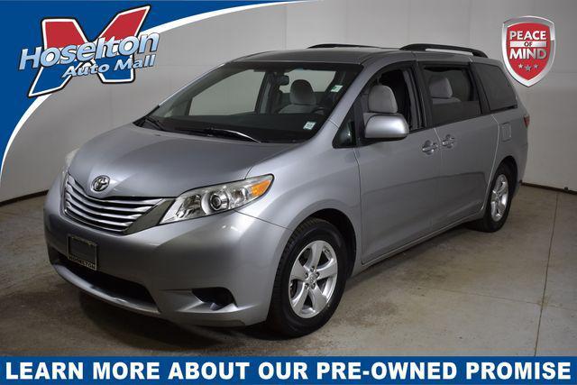 Photo of 2015 Silver Sky Metallic Toyota Sienna