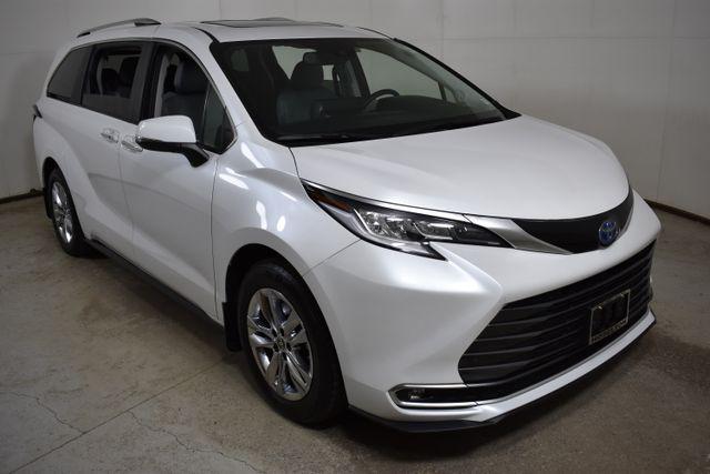 Photo of 2024 Wind Chill Pearl Toyota Sienna
