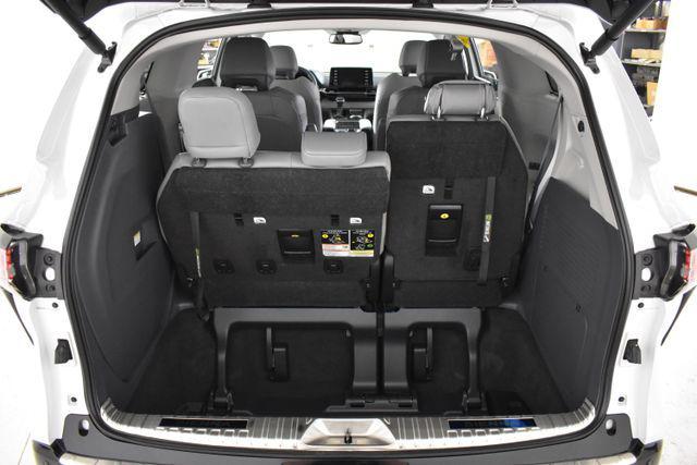 Photo of 2024 Wind Chill Pearl Toyota Sienna