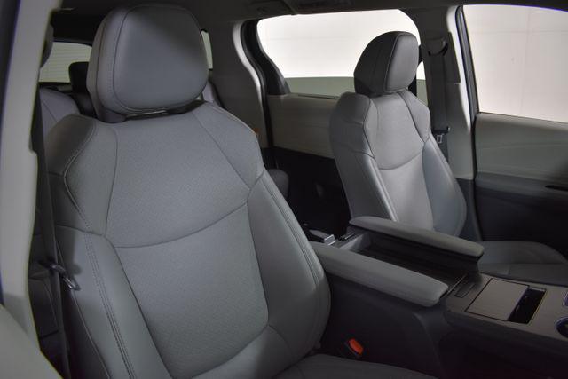 Photo of 2024 Wind Chill Pearl Toyota Sienna