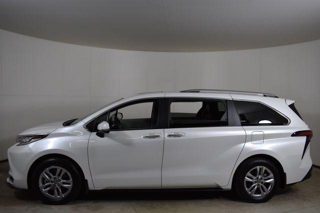Photo of 2024 Wind Chill Pearl Toyota Sienna