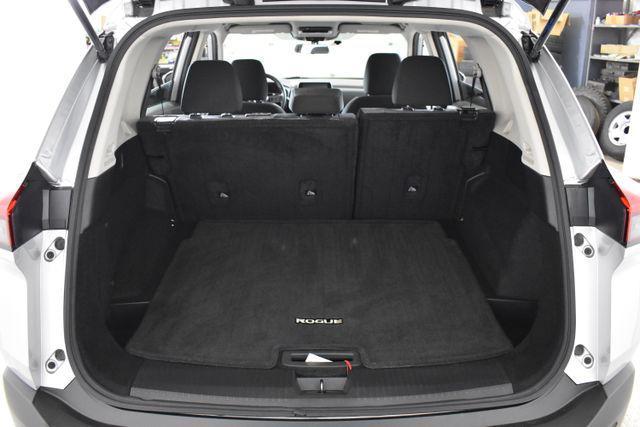 Photo of 2023 Brilliant Silver Metallic Nissan Rogue