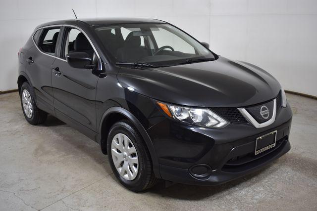 Photo of 2019 Magnetic Black Pearl Nissan Rogue Sport