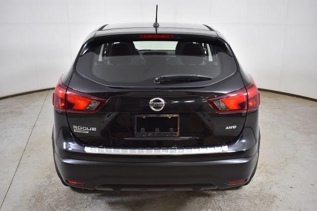 Photo of 2019 Magnetic Black Pearl Nissan Rogue Sport