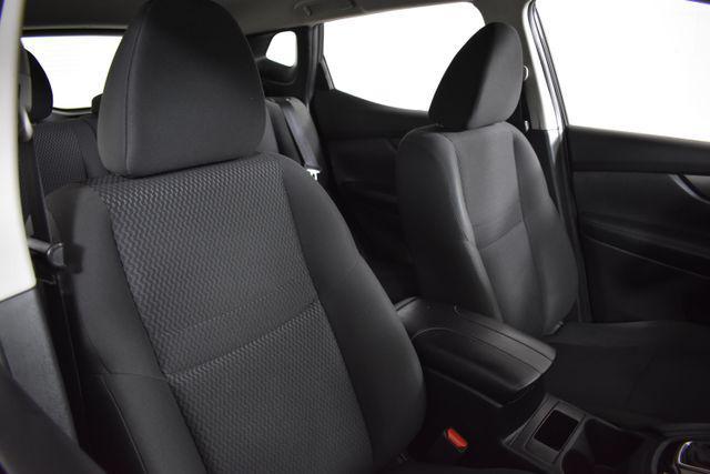Photo of 2019 Magnetic Black Pearl Nissan Rogue Sport