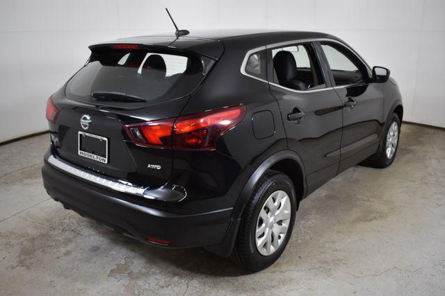Photo of 2019 Magnetic Black Pearl Nissan Rogue Sport
