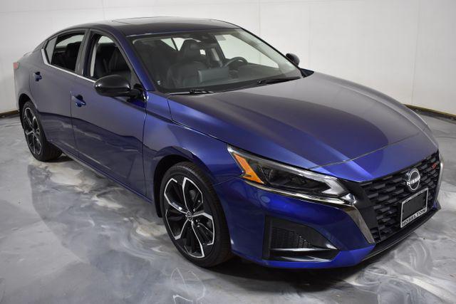 Photo of 2023 Deep Blue Pearl Nissan Altima