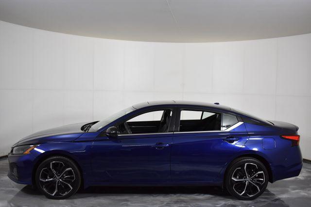 Photo of 2023 Deep Blue Pearl Nissan Altima
