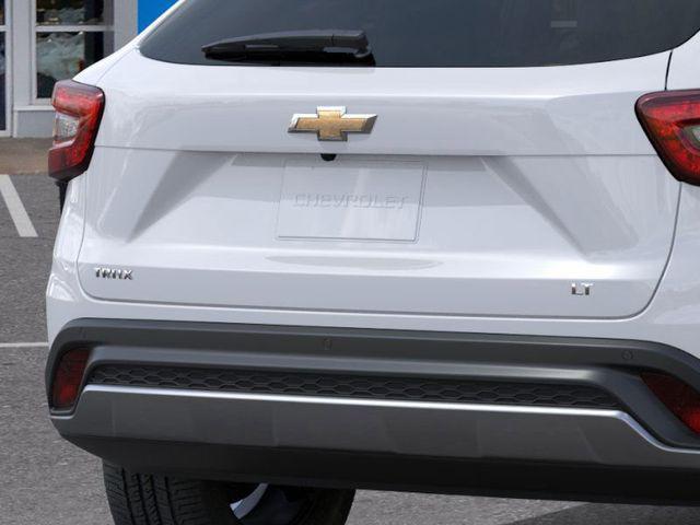 Photo of 2025 Summit White Chevrolet Trax
