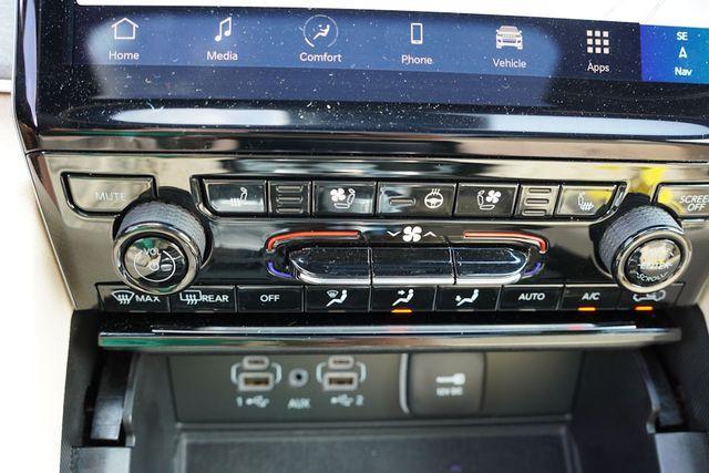Photo of 2024 Rocky Mountain Pearlcoat Jeep Grand Cherokee L