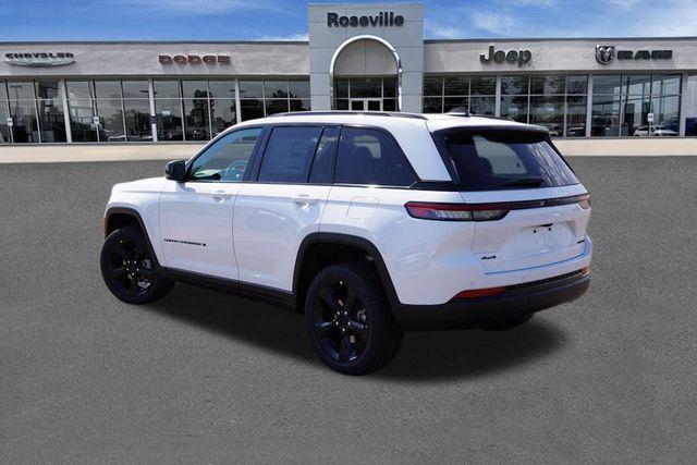 Photo of 2025 Bright White Clearcoat Jeep Grand Cherokee