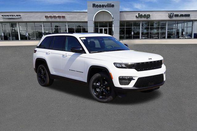 Photo of 2025 Bright White Clearcoat Jeep Grand Cherokee