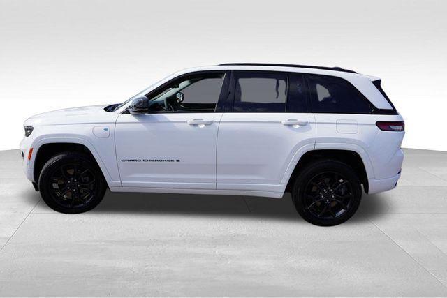 Photo of 2023 Bright White Clearcoat Jeep Grand Cherokee 4xe