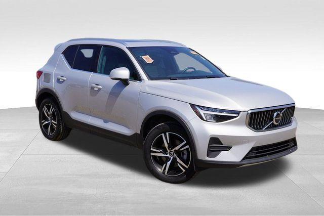 Photo of 2025 Silver Volvo XC40