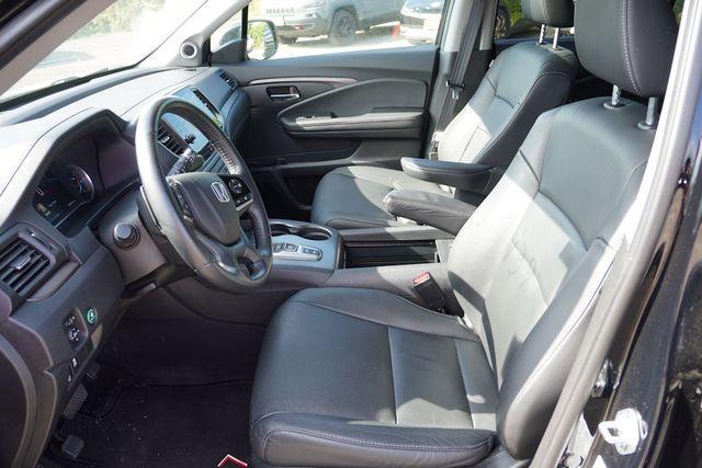 Photo of 2022 Crystal Black Pearl Honda Pilot