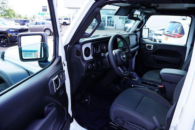 Photo of 2025 Bright White Clearcoat Jeep Wrangler