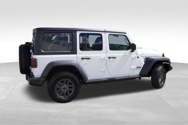 Photo of 2025 Bright White Clearcoat Jeep Wrangler