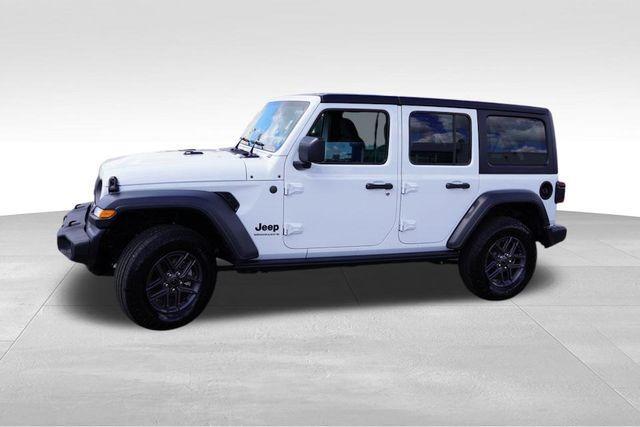 Photo of 2025 Bright White Clearcoat Jeep Wrangler