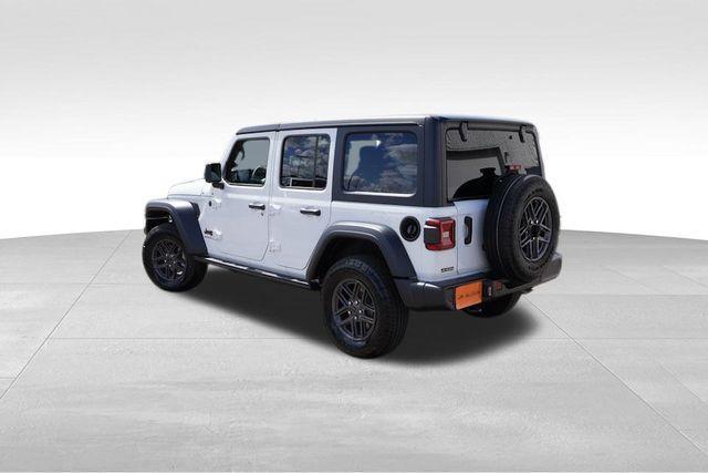 Photo of 2025 Bright White Clearcoat Jeep Wrangler