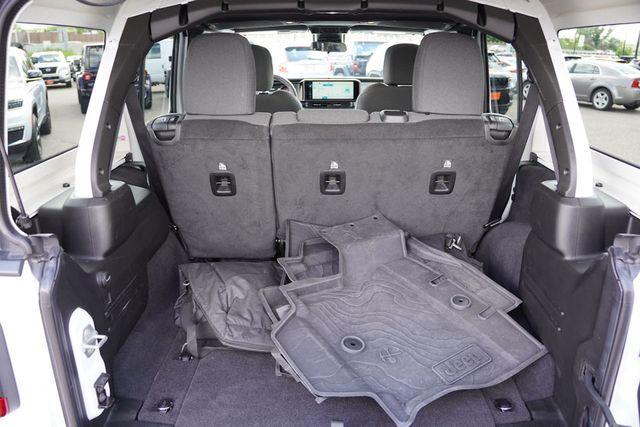 Photo of 2025 Bright White Clearcoat Jeep Wrangler
