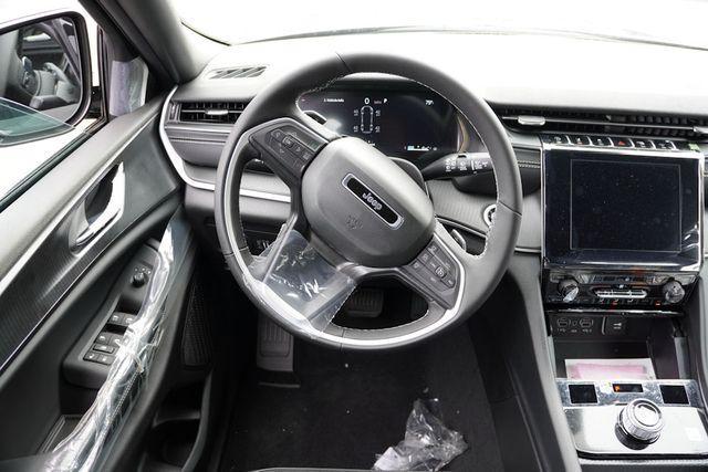 Photo of 2025 Metallic Jeep Grand Cherokee L